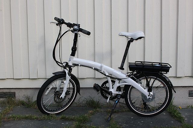 E-rowery można zakupić w wersji składanej do przewożenia np. w bagażniku samochodu.